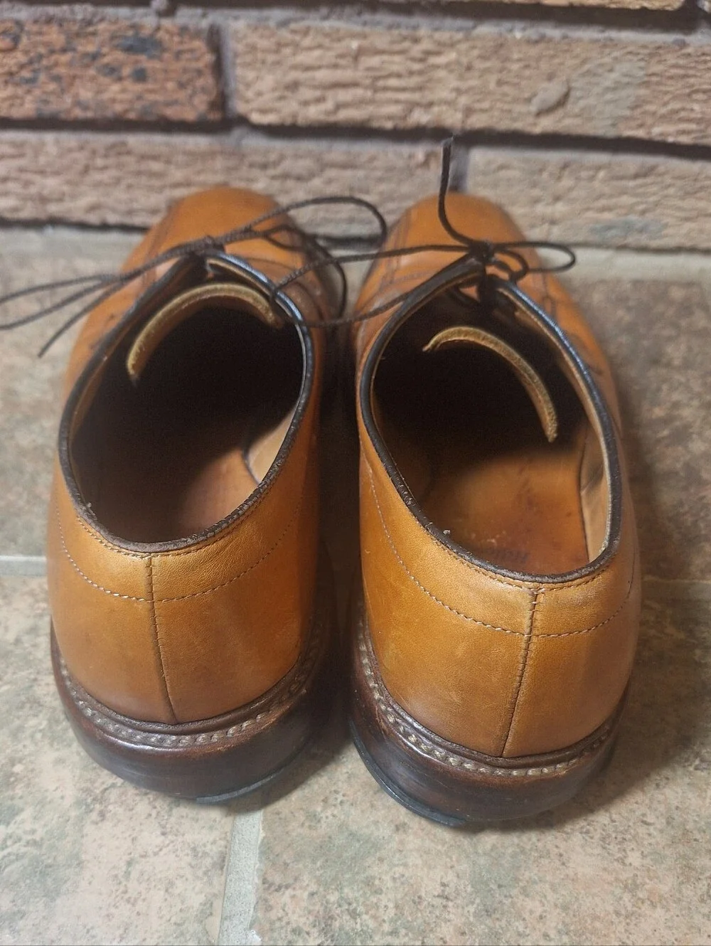 Allen Edmonds Men's 9.5 Cognac Brown Leather Hillcrest Lace-Up Oxfords